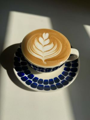 Mesin Penjual Kopi Komersial Mendukung Berbagai Bahasa dengan Pemantauan Berbasis Cloud dan Rentang Tekanan Seduhan 8-11 bar